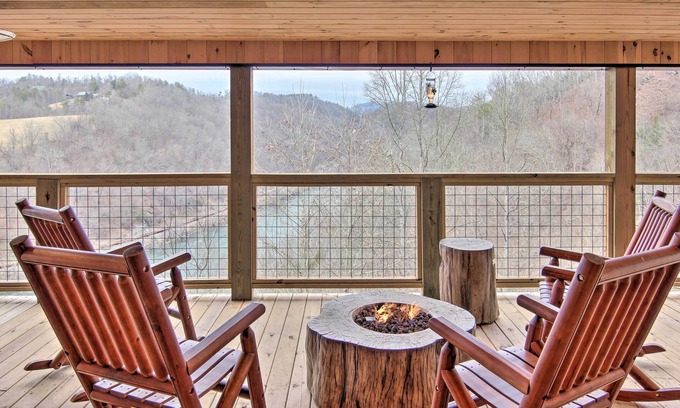 Marshall House | Marshall Home w/Mountain View, 5 Mi to Downtown!