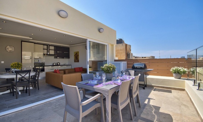 Valletta Apartment | Marvelous Flat with Harbour Overlooking Terrace