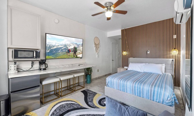 Flamingo/Lummus Hotel | Marvelous hotel with AC in vibrant Miami Beach 2 minutes walking to Beach fumes