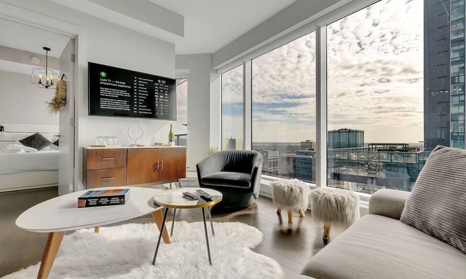 Downtown Edmonton Apartment | Mary - Downtown Luxury Suite with City Views
