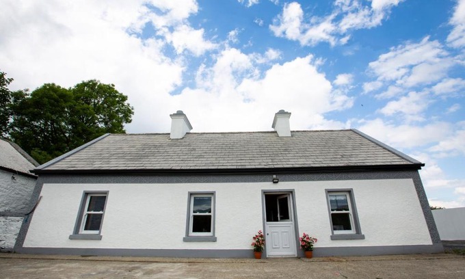Ballinderreen House | Mary's Cosy Cottage on the Wild Atlantic Way