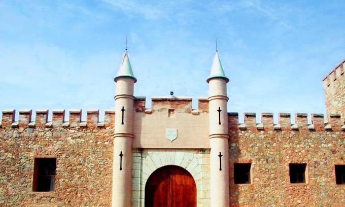 Altura House | MASÍA de SAN JUAN CASA NÚMERO 15 en Castillo con piscina, Aire Acondicionado y terraza privada