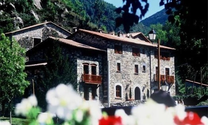 Setcases Apartment | Mas Can Buixat rural apartment for 2 people fully equipped