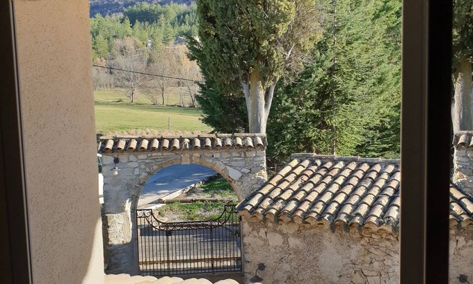 Montbrun-les-Bains Bed & Breakfast | MAS DE REILHANETTE