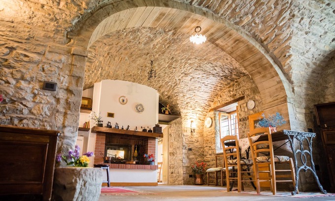 Agnone Bed & Breakfast | Masseria Acquasalsa Agnone Masseria in pietra Appartamento Taverna