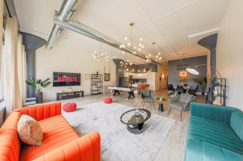 Near South Side Apartment | Massive Luxury 5BR Loft for groups up to 12 guests with Optional parking and Gym Access Near McCormick Place and Soldier Field