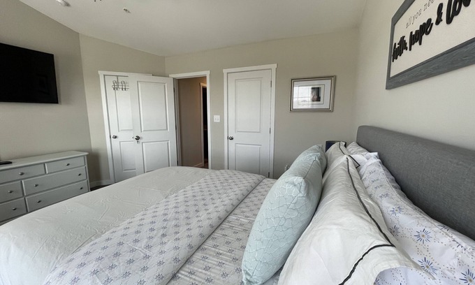 Potomac House | Master’s Bedroom W.V.