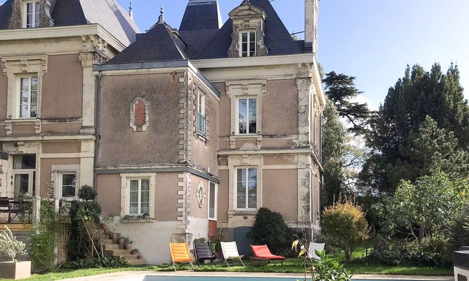 Faye-d'Anjou Bed & Breakfast | Master's House with Pool in Anjou's Wine Route