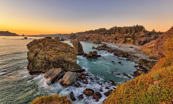 Blue Lake House | ☀️Masterfully Crafted Home In Sunny Blue Lake- Elegant Comfort, Outdoor Pool Table