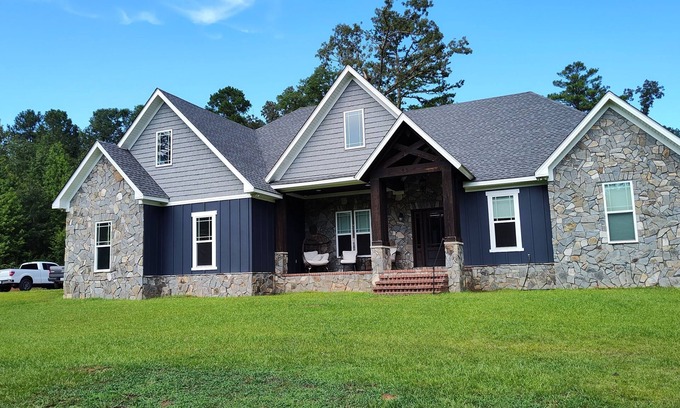 Clarks Hill House | Masters Week Charming 3-bedroom house with fitness room and AC in Clarks Hill.
