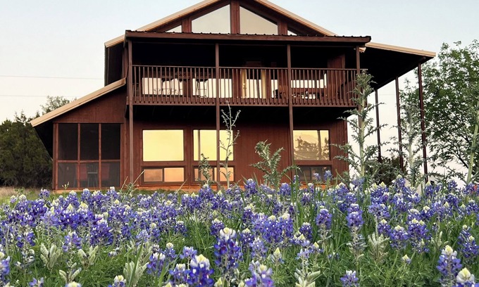 Glen Rose House | Mata'Zamo Cowboy POOL cliffside cabin, 900 acres w/trails, farm animals, hiking