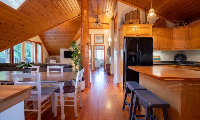 Metchosin Apartment | Matheson Lake Guest House
