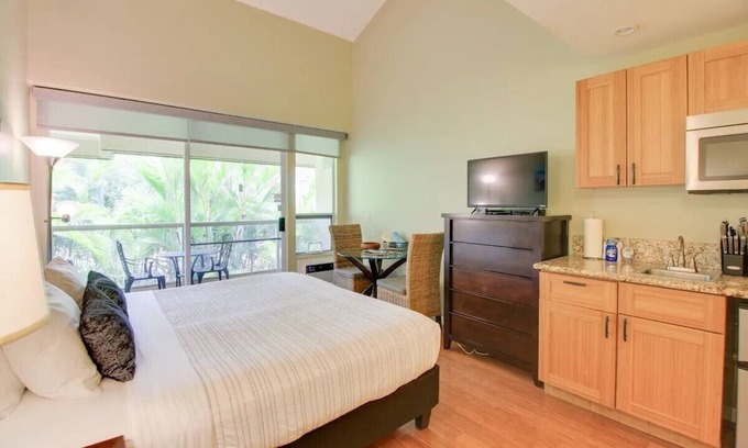 Kihei Apartment | Maui Banyan Resort F-203A Stunning Studio With AC