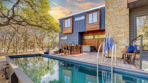Driftwood House | Maverick by AvantStay Pool Hot Tub Game Room