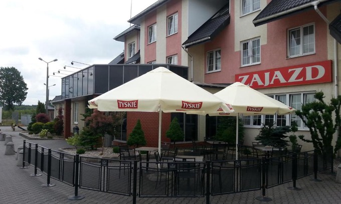 Dabrowka Hotel | Max na terenie stacji MOL