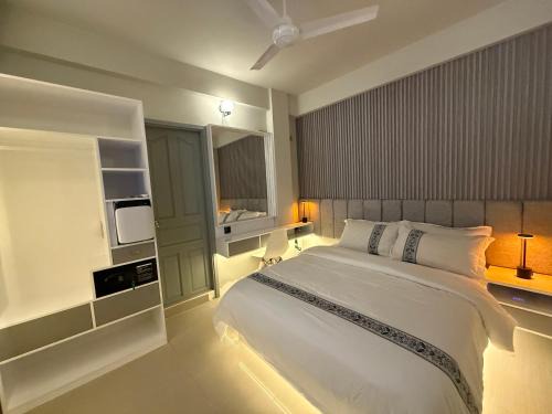 Male House | Mayweed