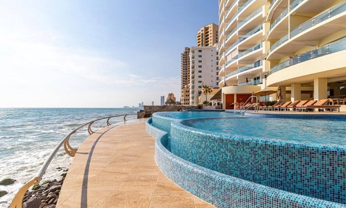 Mazatlan Condo | Mazatlán Solaria Beachfront Condo with Pool 703
