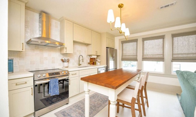 Burlington Apartment | McCauley House C | Relax in Luxurious Finishes
