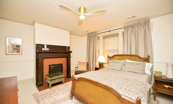 Burlington Apartment | McCauley House D | Private, Quaint *Chefs Kiss*