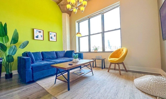 Near South Side Apartment | McCormick Place Skyline view 2b/2b unit with optional parking for up to 8 guests