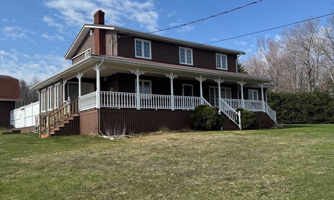 Mayfield House | McGregor House - Minutes to beaches and multiple golf courses!