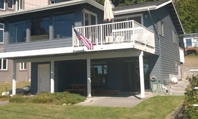 McKees Beach House | McKees Beach house located on one of the nicest beaches on Port Susan Bay.
