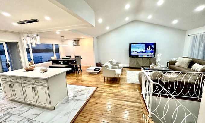 Baldwin Harbor Apartment | Me-Skye Waterfront Retreat