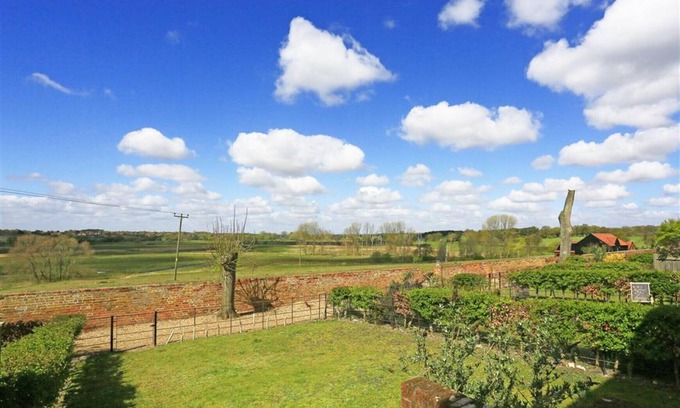 Blythburgh House | Meadow House - Four Bedroom House, Sleeps 8