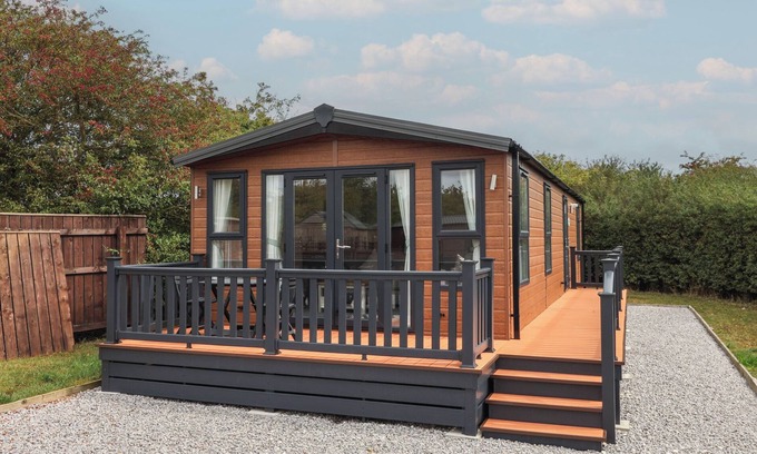 Great Hatfield Cottage | MEADOWS PARK 1, pet friendly, with hot tub in Hornsea