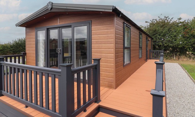 Great Hatfield Cottage | MEADOWS PARK 3, family friendly, with hot tub in Hornsea