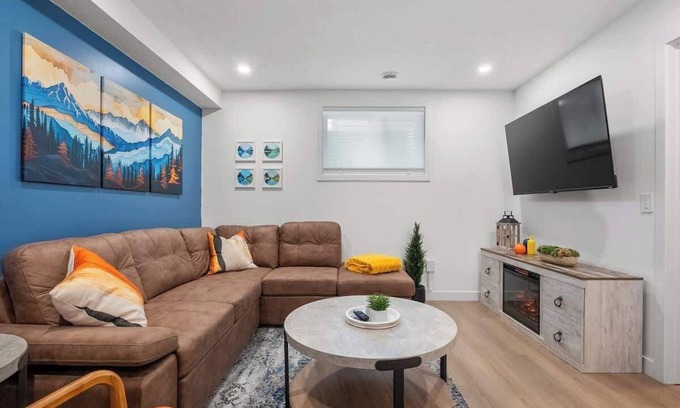 Silverado Apartment | Meadowstone Suite 3BD 3 TVs Near Spruce Meadows