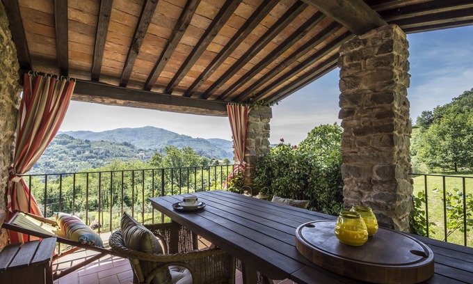 Pescia House | Medieval Tuscan farmhouse with wonderful views