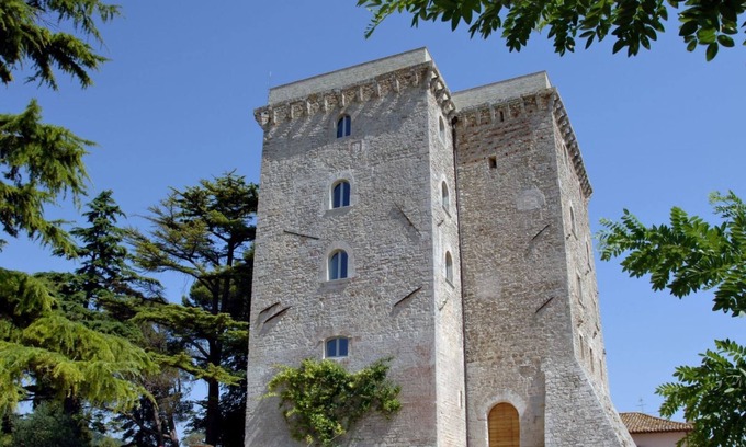 Loreto Villa | Medioevo&Design, Historical Umbria Tower With Private Pool, gardens, parkings