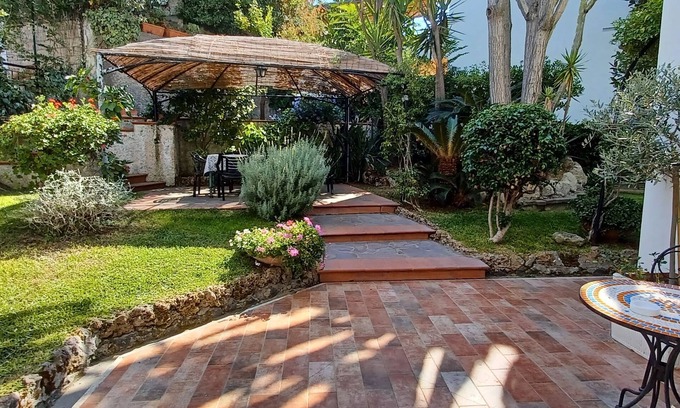 Lacco Ameno Apartment | Mediterranean garden