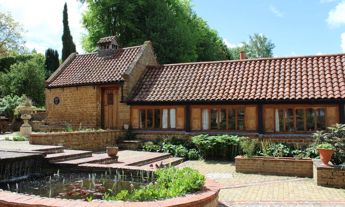 Sibford Gower Cottage | Mediterranean inspired luxury in the Oxfordshire Cotswolds, near Great Tew