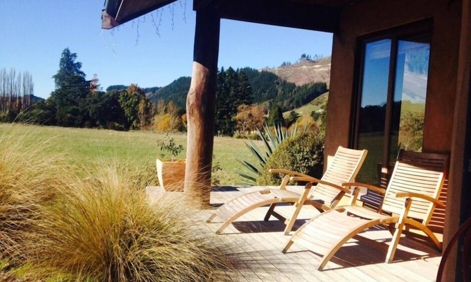 Motueka Valley House | Mediterranean-Style Holiday Home