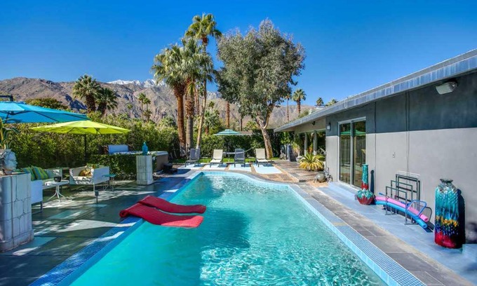 El Mirador House | Meet Me in Palm Springs! Permit# 4146