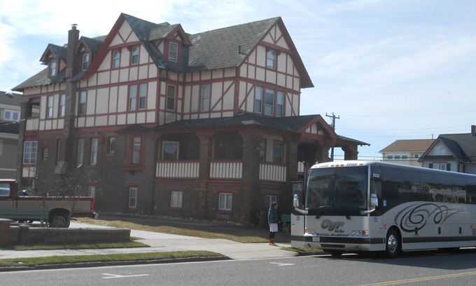 North End House | Mega-Mansion 14 Bedrooms 9+ Baths @12th & Central, Sleeps 15-46 Guests, A/C