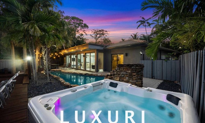 Lauderdale Isles House | Mega-Yacht Showcase Villa with Pool Table/Marble