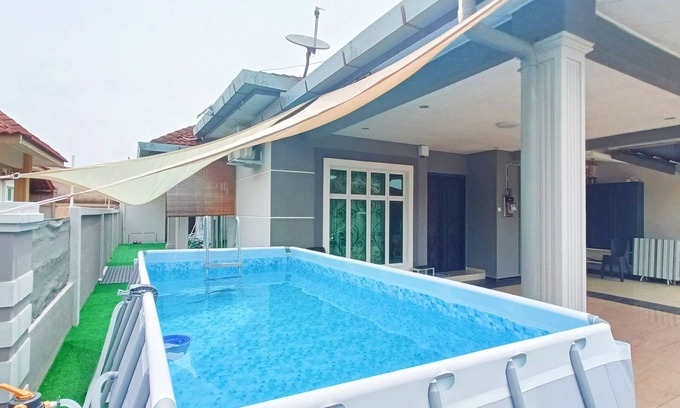 Rembia House | Melaka homestay with pool,ktv, billiard,bbq sleeps 15-18