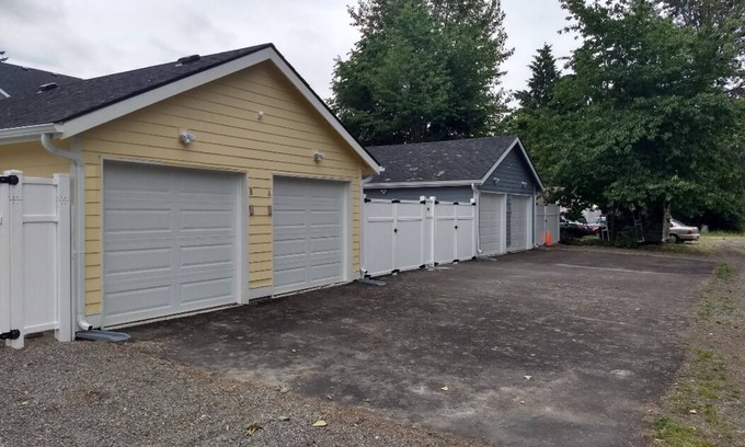 Renton House | ✥ Memory Foam Bed, Memory Foam Beds & Smart TV