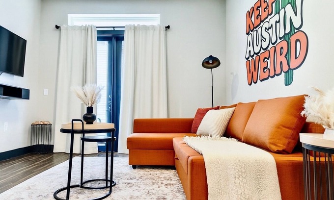 North Burnet Apartment | Memory Foam King Bed+Pool+Gym+Downtown Austin+Domain+Q2Stadium+FreeParking