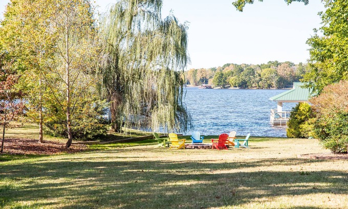 Leasburg House | “MEMORY MAKER”- Lake House at Hyco Lake with a Private Boathouse