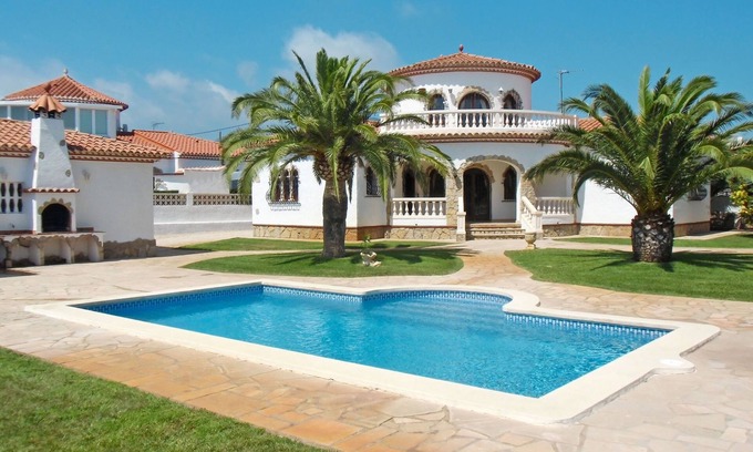 Miami Platja House | Memphis by Interhome