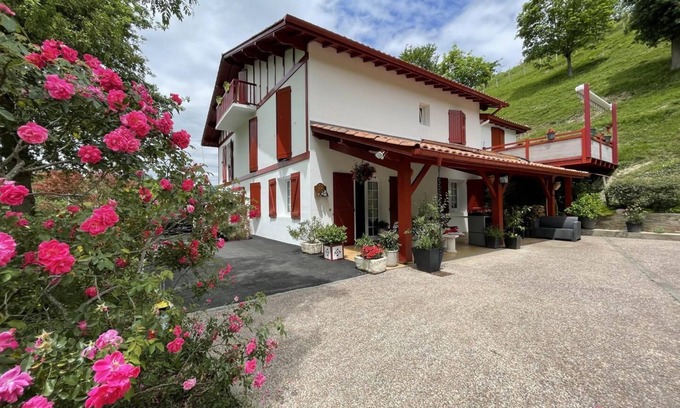 Uhart-Cize House | Mendi Beheria - Uhart-cize