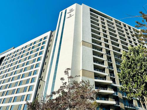 Menlyn Apartment | Menlyn Maine Residences - Superior king - Paris apartment