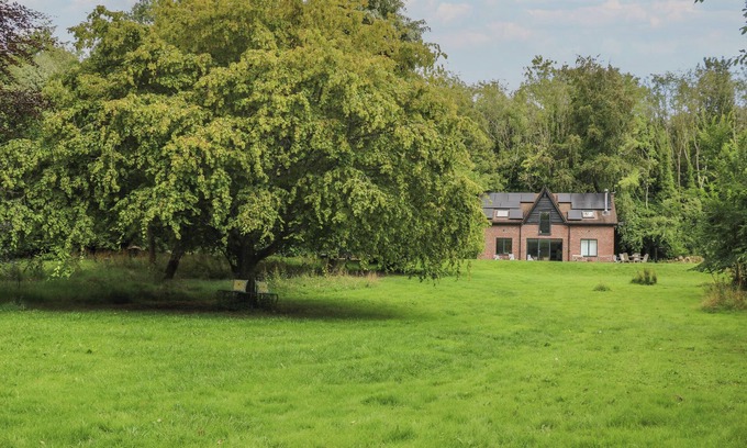 Meonstoke House | MEON BOSCAGE, pet friendly, luxury holiday cottage in Meonstoke
