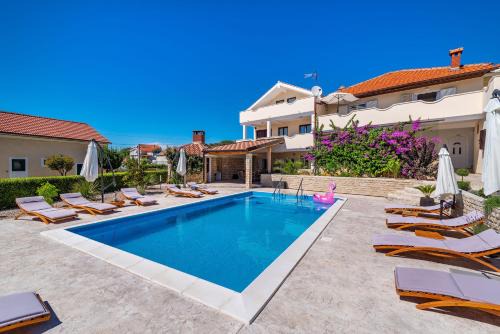 Sveti Filip i Jakov Apartment | Merita Apartments with Pool