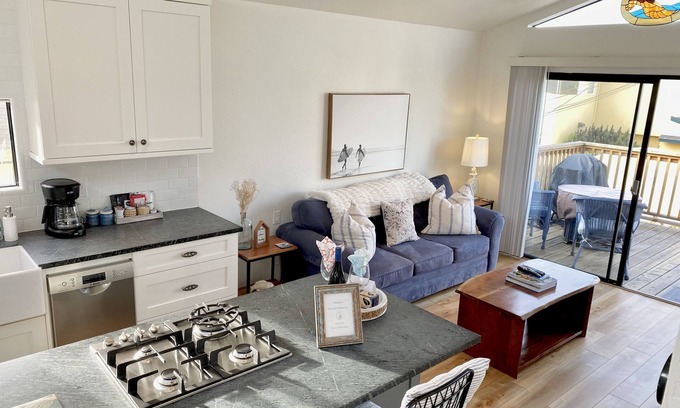 Pacific Grove House | Mermaid Hideaway nOne minute walk to the beach and Lovers Pointn30 Day Rental