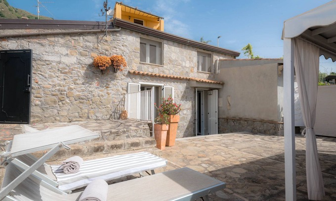 Letojanni Villa | Mermaid' house close to beach , two suite bedroom sea view for 6 people